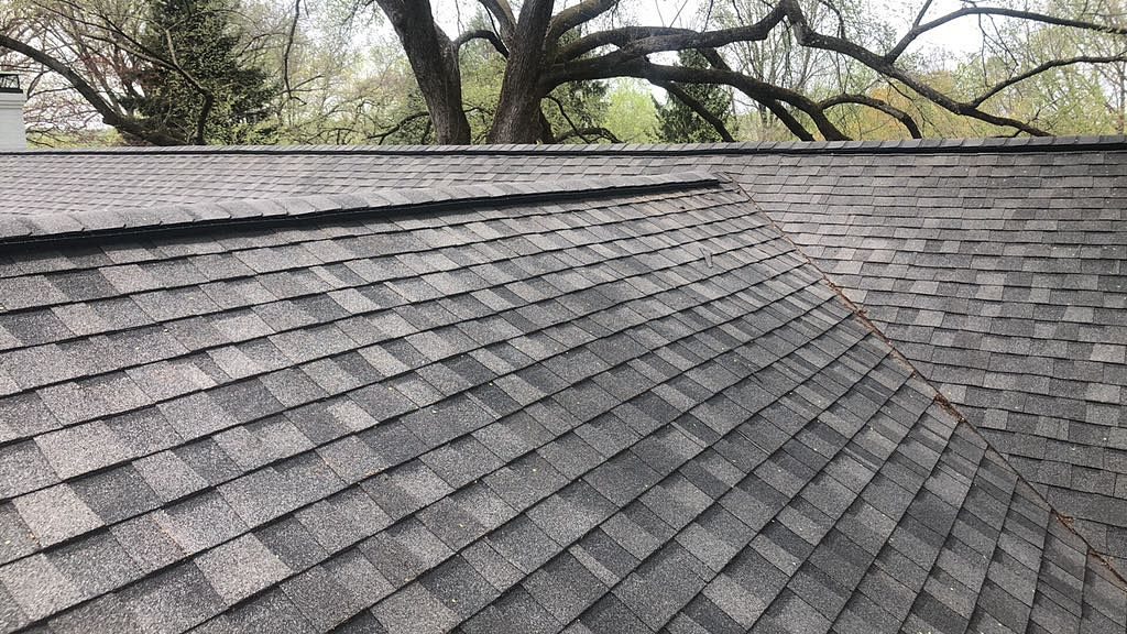 Large shingle roof completed in Towson.